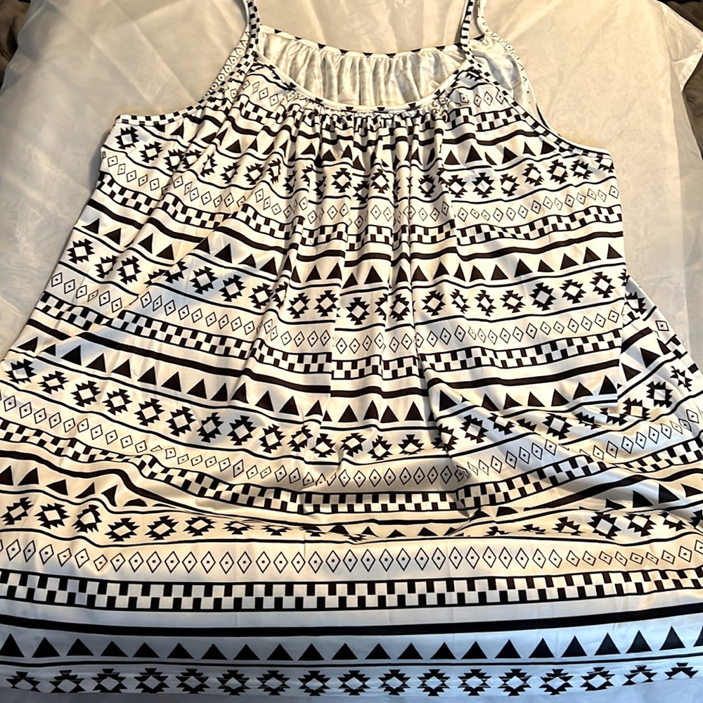 Black and white Print Tank top size 3X Brand new no Tags